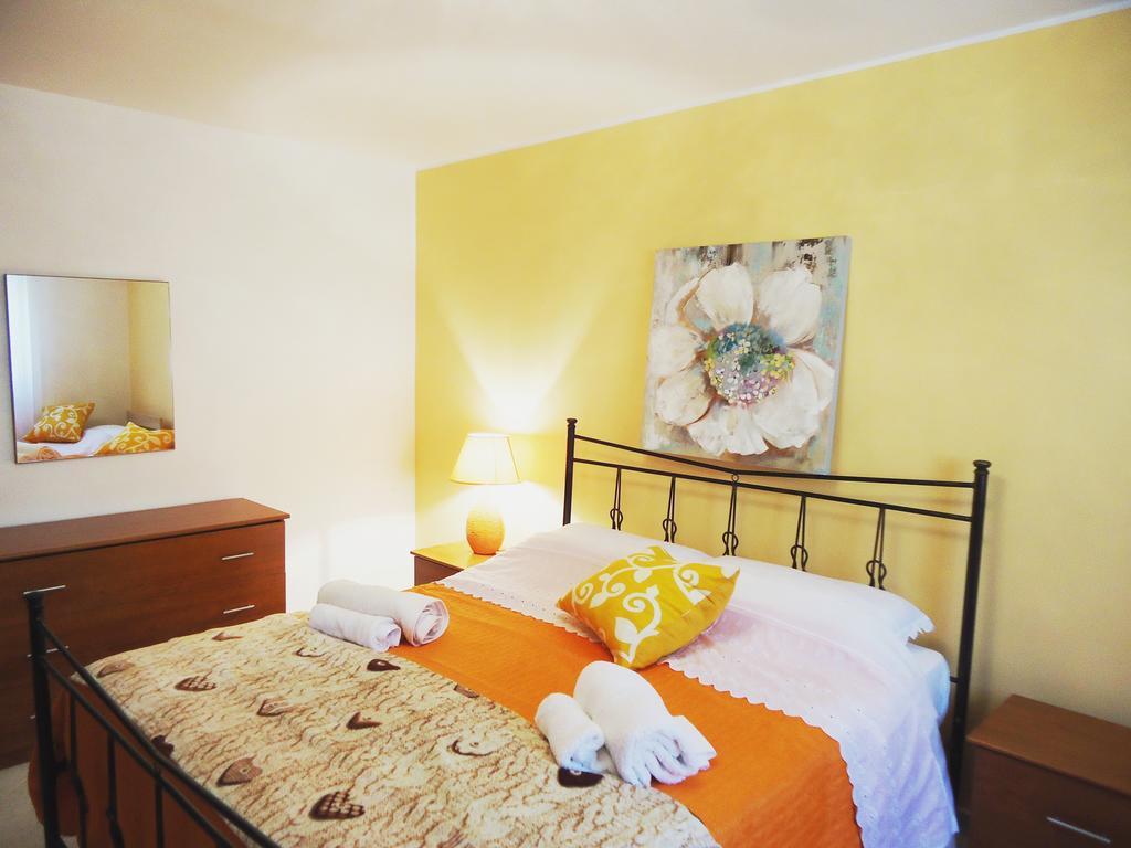 Sole E Fiori Di Sicilia Apartment Валдериче Екстериор снимка