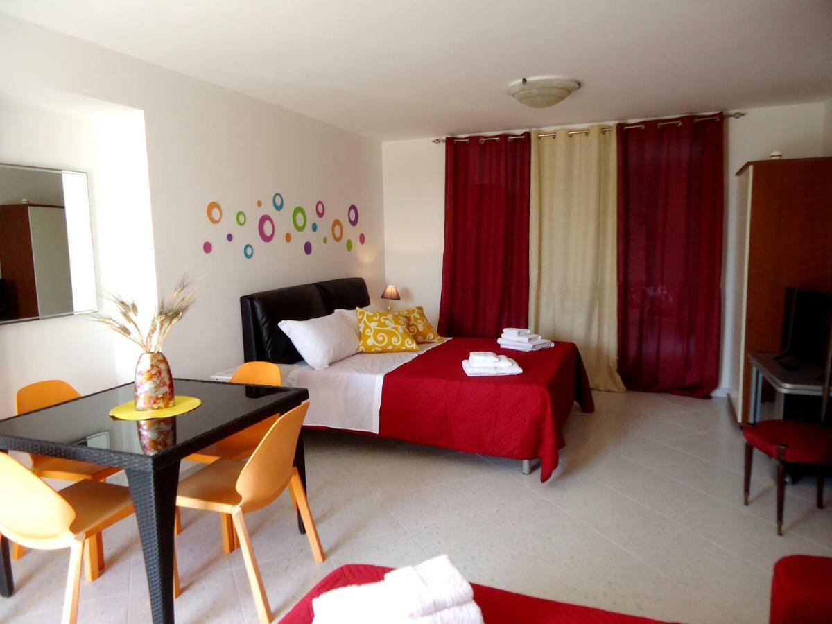 Sole E Fiori Di Sicilia Apartment Валдериче Екстериор снимка