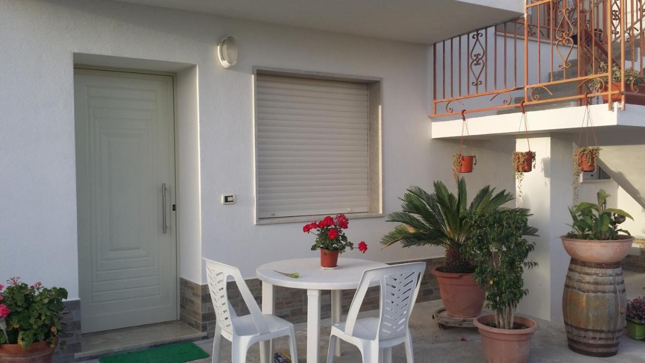 Sole E Fiori Di Sicilia Apartment Валдериче Екстериор снимка