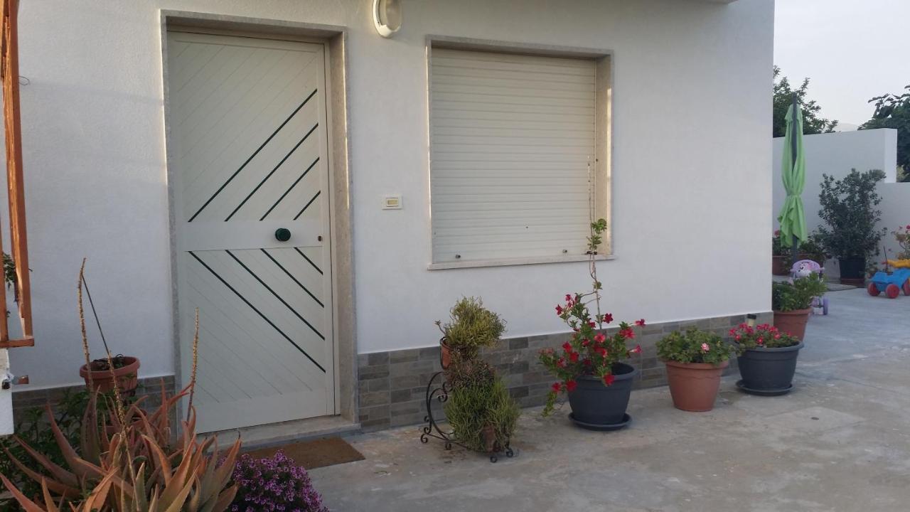 Sole E Fiori Di Sicilia Apartment Валдериче Екстериор снимка