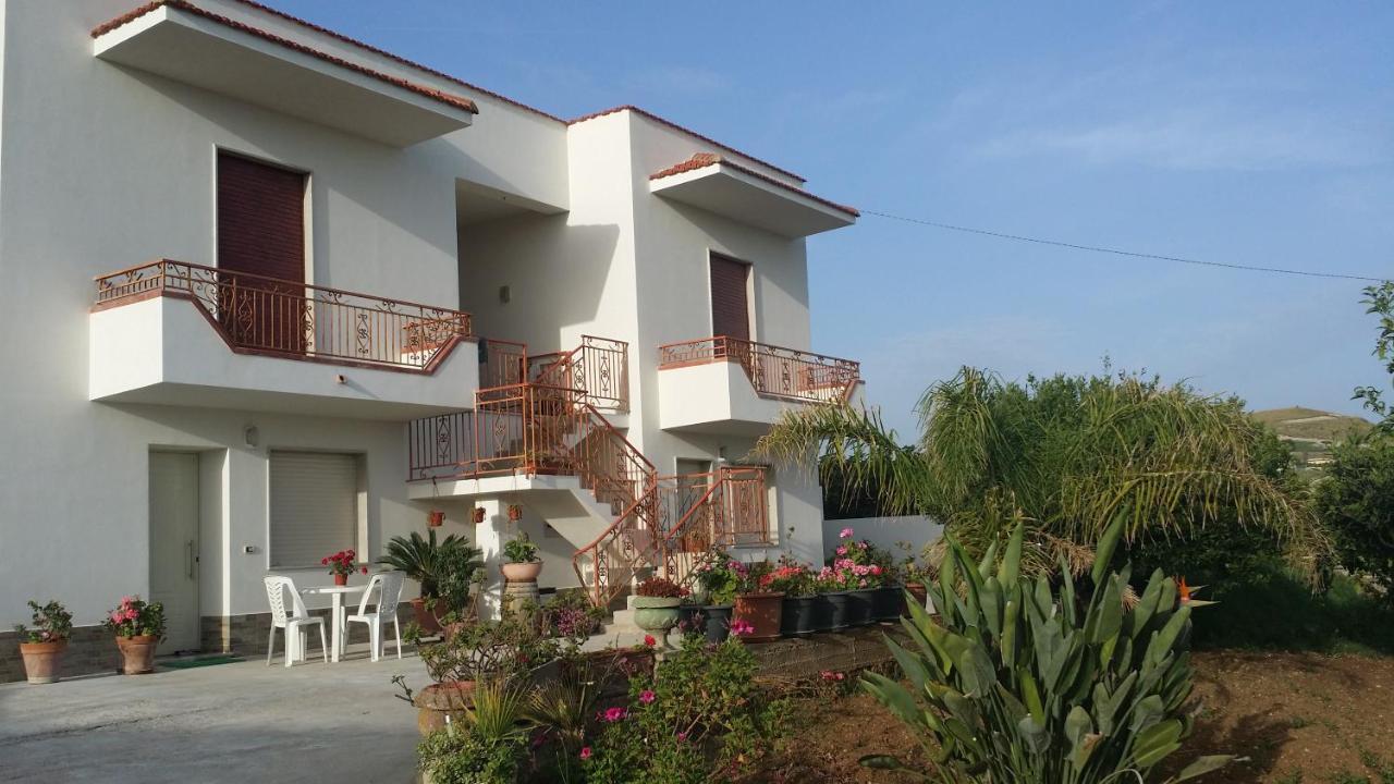 Sole E Fiori Di Sicilia Apartment Валдериче Екстериор снимка
