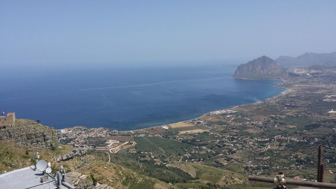 Sole E Fiori Di Sicilia Apartment Валдериче Екстериор снимка